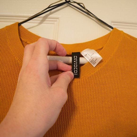 H&M Medium Yellow Crew Neck Sweater - Picture 5 of 6